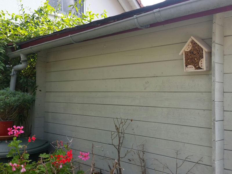 И букашки не забыты. У этих домиков даже есть название -"Отель для насекомых".