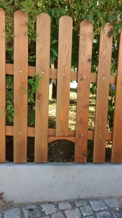 Персональный выход под забором.